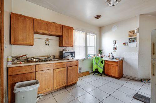 7448 Kenwood Ave, Chicago IL 60619-1427 exterior