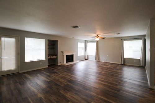 15300 Ecorio Dr, Austin TX  78728-3500 exterior