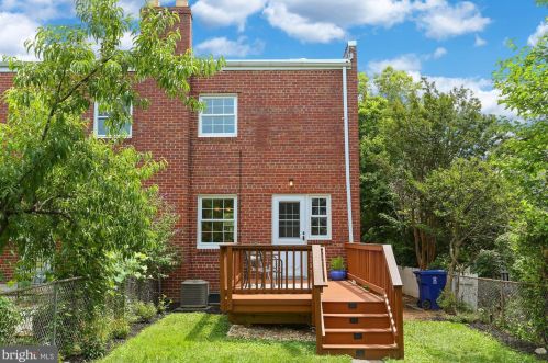 18 Masonic Vw Ave, Alexandria VA 22301-2204 exterior