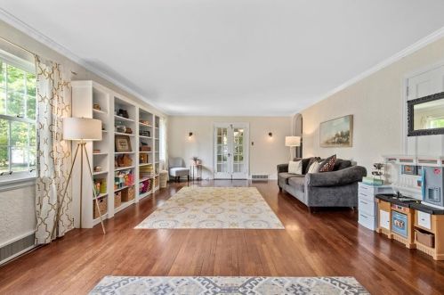 8910 Perry Hwy, Pittsburgh PA  15237-5358 exterior