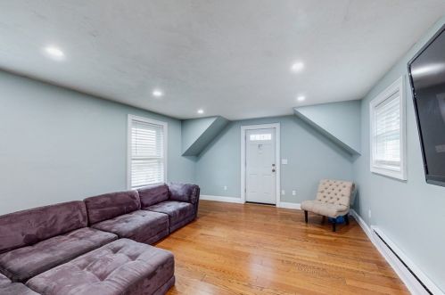 2 Morton St, Taunton MA 02780-3035 exterior