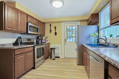 16 Prospect Ave, Middletown NY 10940-4117 exterior