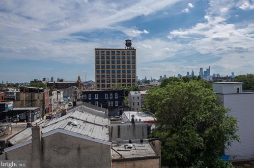 2122 2nd St, Philadelphia PA 19147-3802 exterior