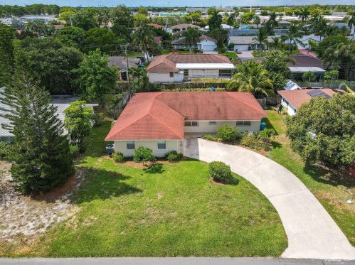 1330 27 Ave, Boynton Beach FL 33435-7529 exterior