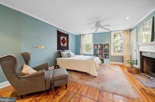 330 Camac St, Philadelphia PA 19107-5926 exterior