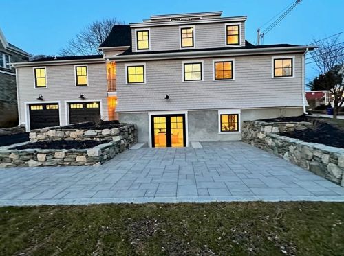 166 Ruggles Ave, Middletown RI 02840-4351 exterior