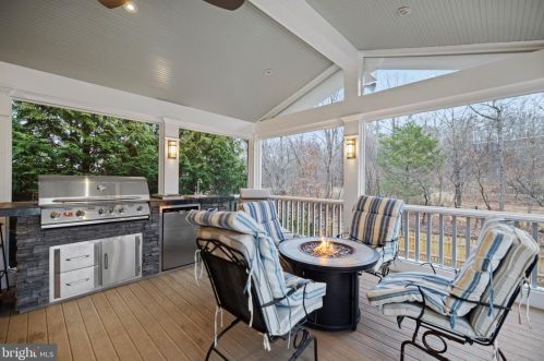 951 Rhonda Pl, Leesburg VA  20175-5632 exterior