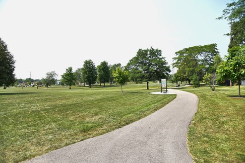 1524 Berwick Blvd, Waukegan IL 60085-1519 exterior