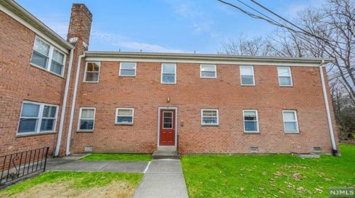 6 Rustic Cir, Montvale NJ 07645-1604 exterior