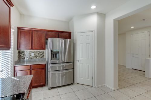 2694 73 Dr, Phoenix AZ 85043-2044 exterior