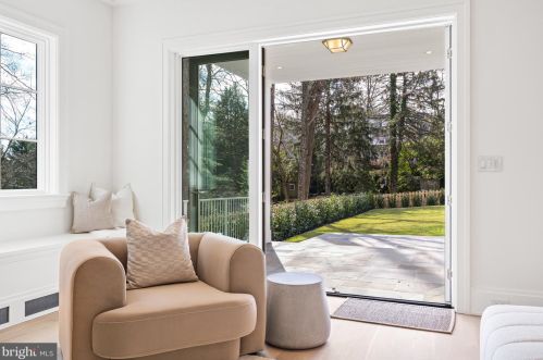 4526 Hawthorne St, Washington DC 20016-3570 exterior