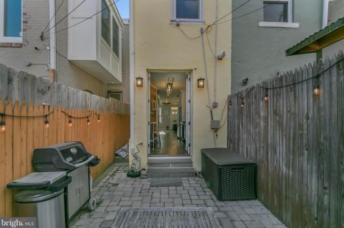 2263 12 Pl, Washington DC 20002-6355 exterior