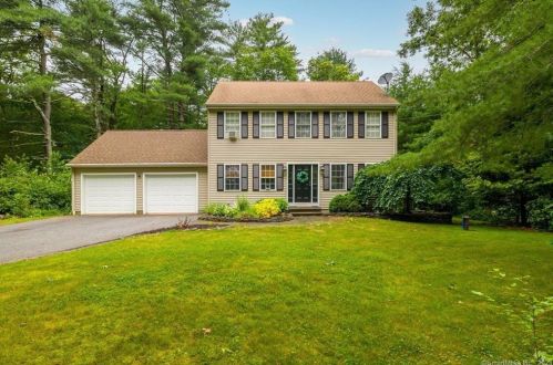 86 Pleasant View Dr, Killingly, CT 06241-1213