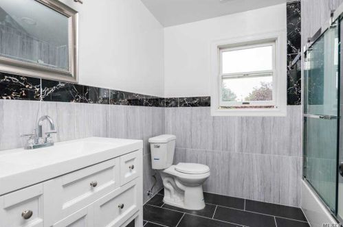 400 Emerson Pl, Valley Stream NY 11580-2805 exterior