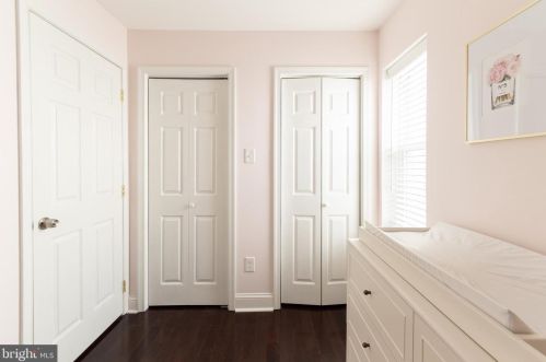 2342 Carpenter St, Philadelphia PA 19146-2418 exterior