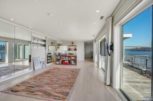 23 Shr Rd, Edgewater NJ 07020-1519 exterior