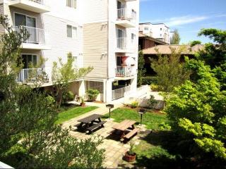 12728 28th Ave, Seattle WA  98125-4378 exterior