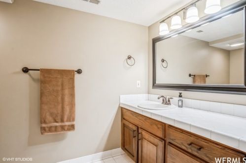 10664 Trailridge Cir, Sandy UT 84092-4758 exterior