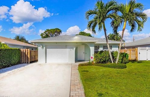 679 94th Ave, Naples, FL 34108-2446