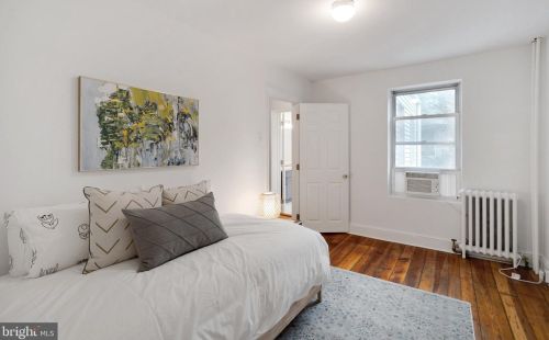 335 Manton St, Philadelphia PA 19146-3811 exterior