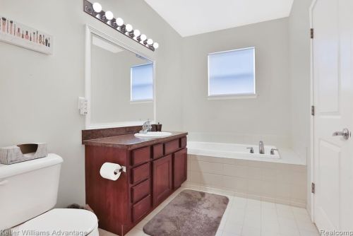 2298 Calibouge, Commerce Township MI 48393-2090 exterior