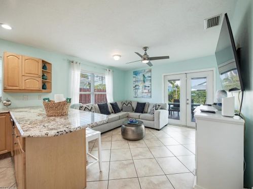 683 94 Ave, Naples FL 34108-2446 exterior