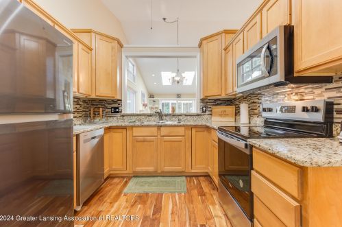 5820 Coleman Rd, East Lansing MI 48823-9218 exterior