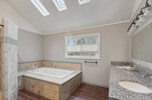 925 Polvadera St, Commerce Township MI  48382-3857 exterior