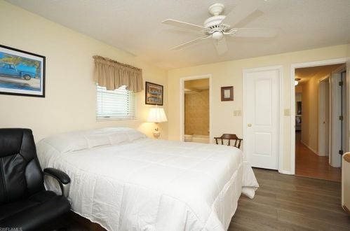 700 100 Ave, Naples FL 34108-2237 exterior