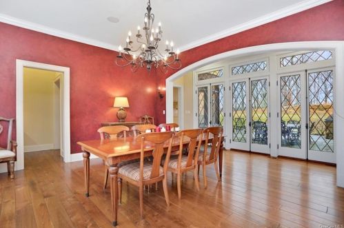 29 Sarles St, Armonk NY 10504-1230 exterior