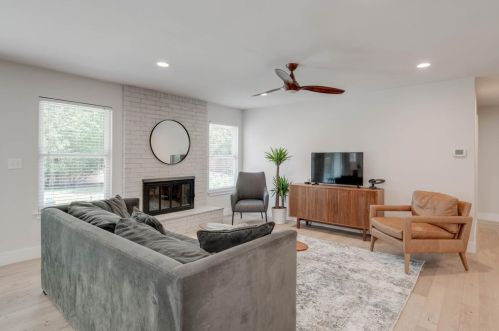 5405 Fairmont Cir, Austin TX 78745-2757 exterior