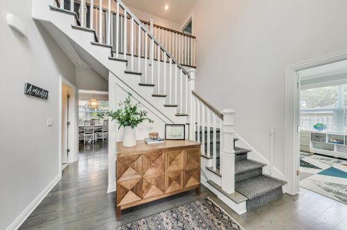 825 Hillside Ave, Elmhurst, IL 60126-4721