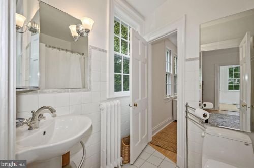 3215 Klingle Rd, Washington DC 20008-3404 exterior