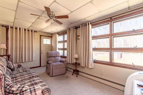 11 Stony Brk Rd, Enfield CT 06082-4025 exterior