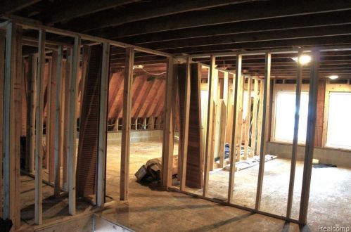 3322 Emmons Ave, Rochester MI 48307-5515 exterior