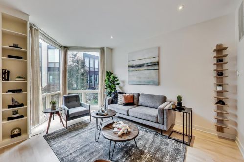 1237 Cottage Pl, Chicago IL  60607-2855 exterior