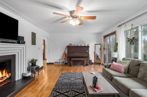 1387 Meadowlane Dr, Grand Rapids MI 49508-4655 exterior