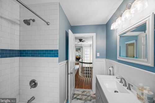 5 Lexington Ave, Pittsburgh PA 15215-3218 exterior