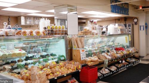 10401 Grosvenor Pl, Rockville MD  20852-4646 exterior