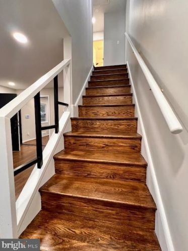 6949 Westhampton Dr, Alexandria VA 22307-1527 exterior