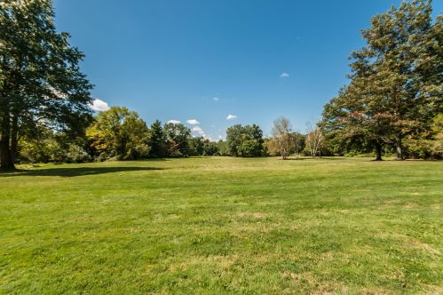 188 Round Hl Rd, Greenwich CT 06831-3301 exterior