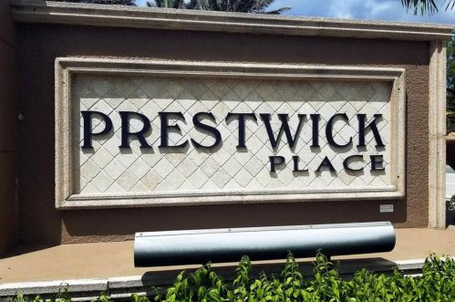 6084 Dogleg Dr, Naples FL 34113-1693 exterior