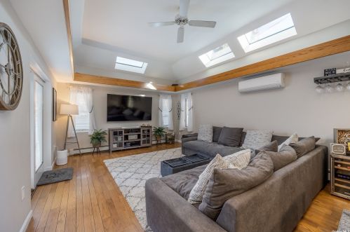 51 Fordham St, Valley Stream NY 11581-3223 exterior