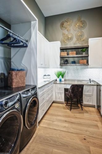 691 Annemore Ln, Naples FL 34108-7520 exterior