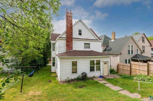 2207 3 St, Duluth MN 55805-1856 exterior