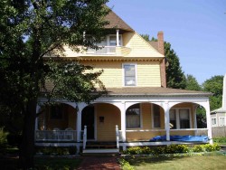 66 Prescott St, Newton, MA 02460-1719