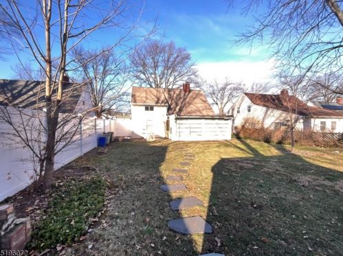 142 Colonia Blvd, Rahway NJ  07065-2845 exterior