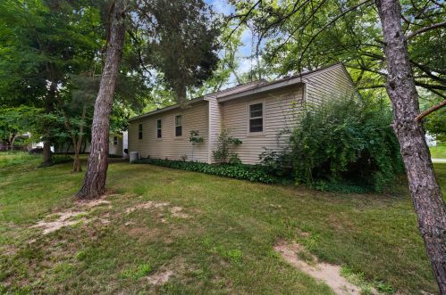 7633 Lk Wood Dr, Kalamazoo MI 49002-4337 exterior