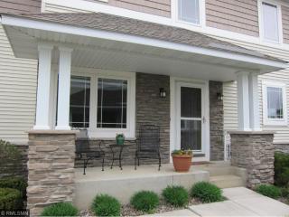 2811 Spy Glass Dr, Chaska, MN 55318-1182