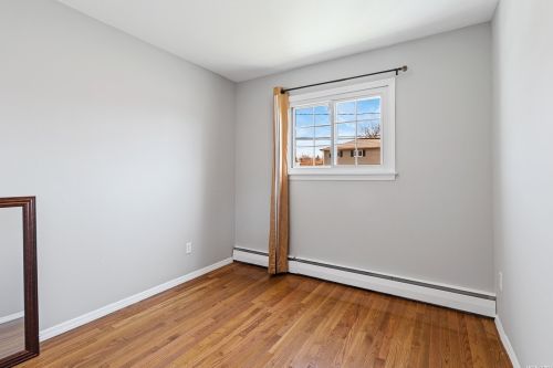 34 Guilford Park Dr, Babylon NY 11704-7928 exterior